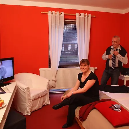 Schlossparkhotel Отель Sallgast